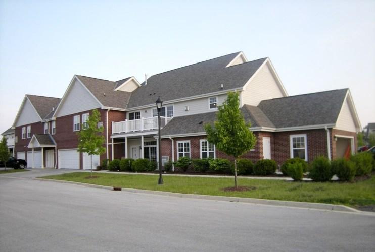 12374 W Virginia Cir #8, Franklin, WI 53132