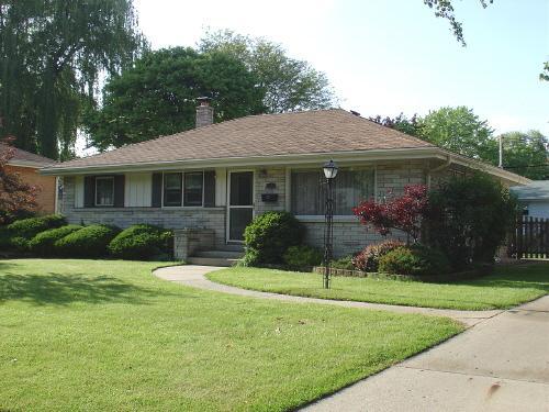7216 Enfield Ave., Greendale, WI 53129