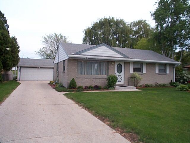 3425 E Puetz Rd, Oak Creek, WI 53154