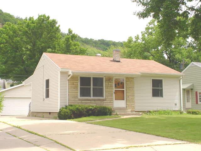 1527 S 30th St., La Crosse, WI 54601