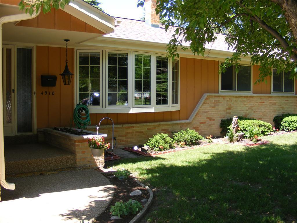 4910 Sutton Ln., Greendale, WI 53129