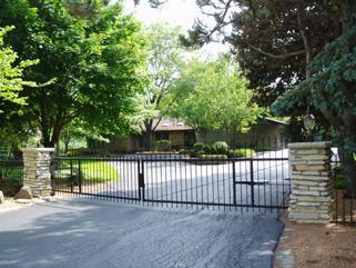 N80W16359 Rainbow Dr, Menomonee Falls, WI 53051