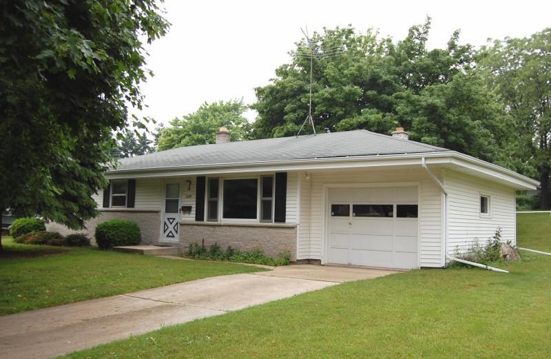 1420 Princeton Pl., West Bend, WI 53095