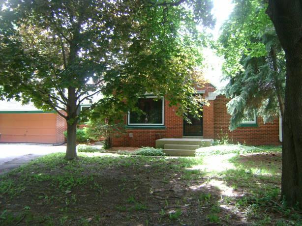 1509 S Ridgeway Rd, New Berlin, WI 53146