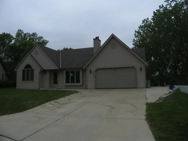4265 S 98th St., Greenfield, WI 53228