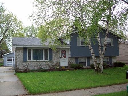 809 Sandy Acre Dr., West Bend, WI 53090