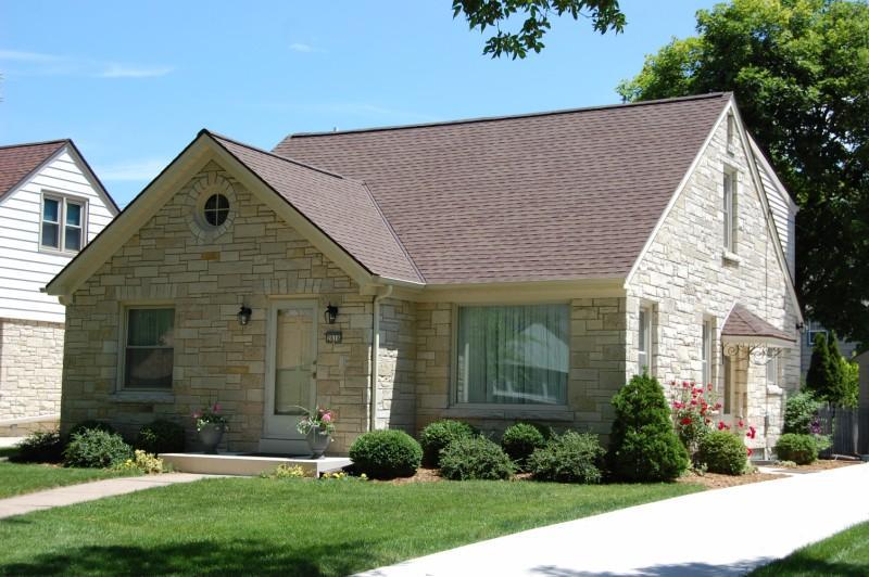 2616 N 85th St, Wauwatosa, WI 53226