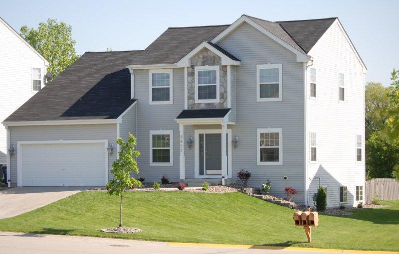 2427 E Farmington Ln., Oak Creek, WI 53154