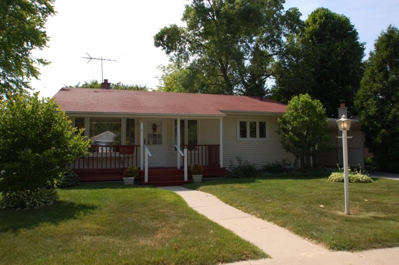 W67N395 Grant Ave, Cedarburg, WI 53012