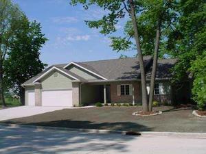 2708 Red Fox Ln., Manitowoc, WI 54220