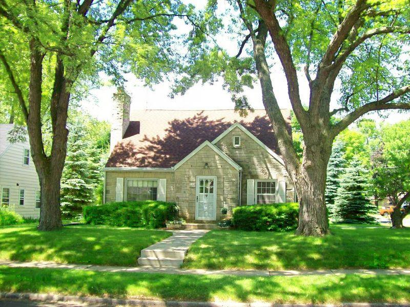 W169N8775 Sheridan Dr., Menomonee Falls, WI 53051