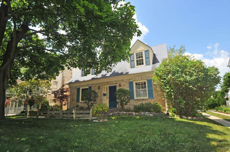 2531 N 96th St., Wauwatosa, WI 53226