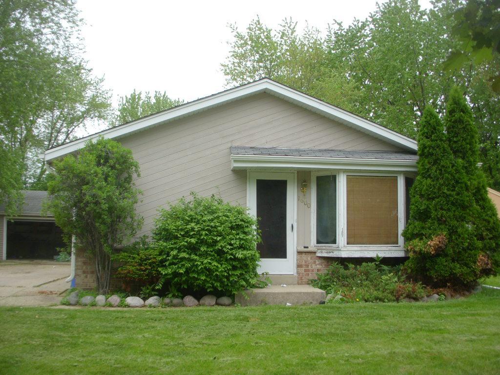 1600 Chestnut Ln., Waukesha, WI 53189