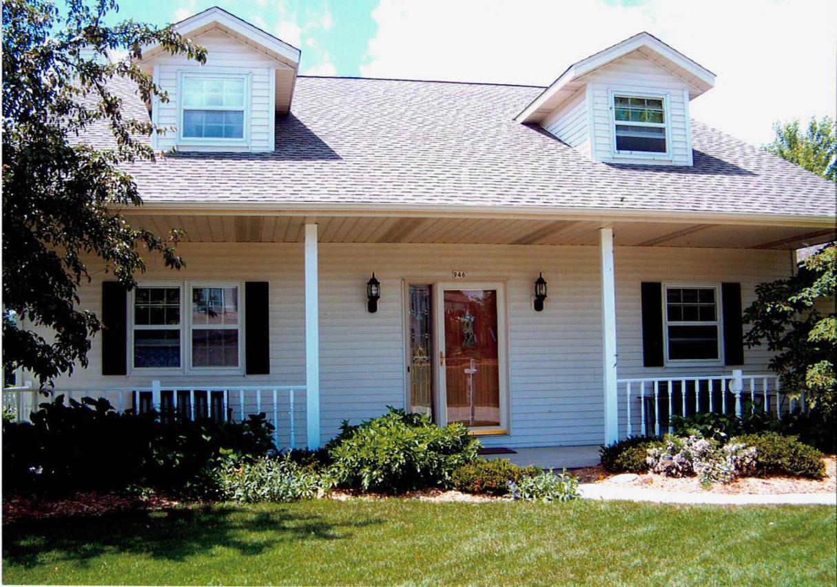 946 Bartlett Dr., Oconomowoc, WI 53066