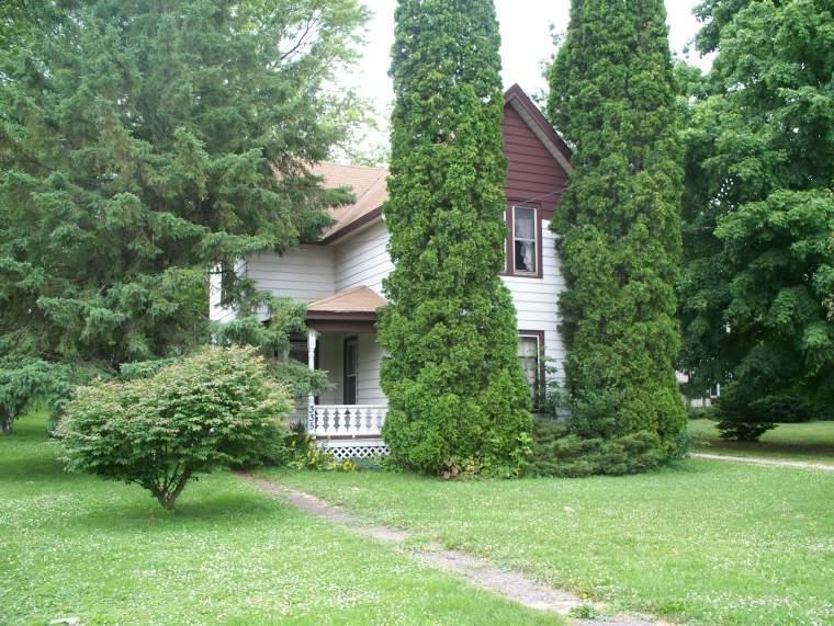 335 Cottonwood Ave, Hartland, WI 53029