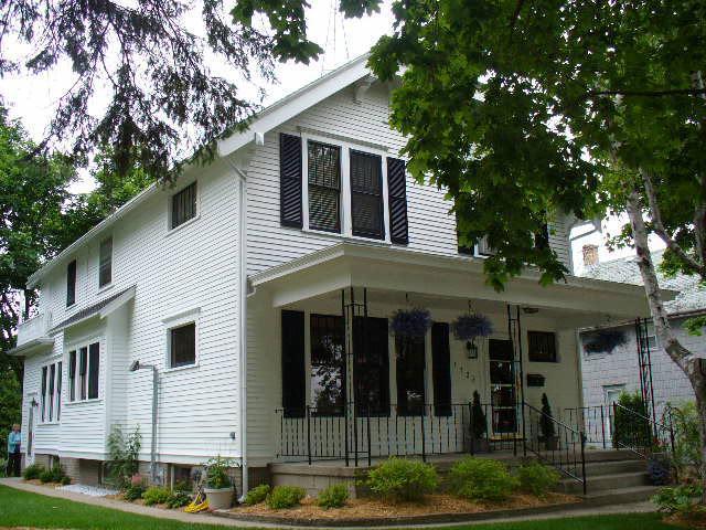 1326 S 8th St, Manitowoc, WI 54220