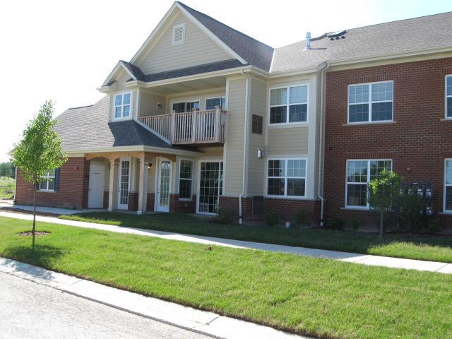 2570 W Colonial Woods Dr., Oak Creek, WI 53154