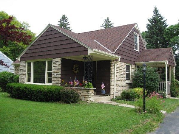 2324 N 102nd St., Wauwatosa, WI 53226