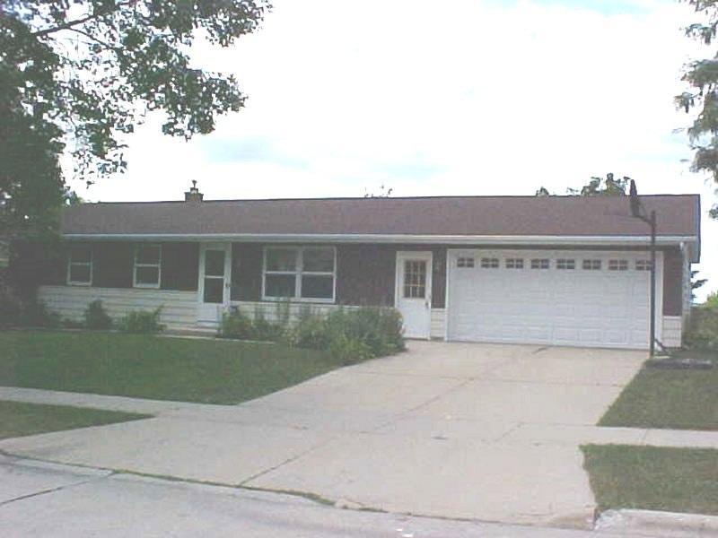 1516 Roosevelt, West Bend, WI 53095