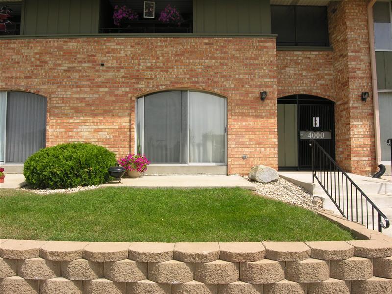 4000 W Rivers Edge Cir. #8, Brown Deer, WI 53209