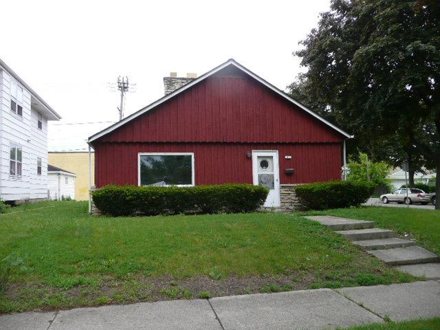 7402 W Derby Pl., Milwaukee, WI 53218