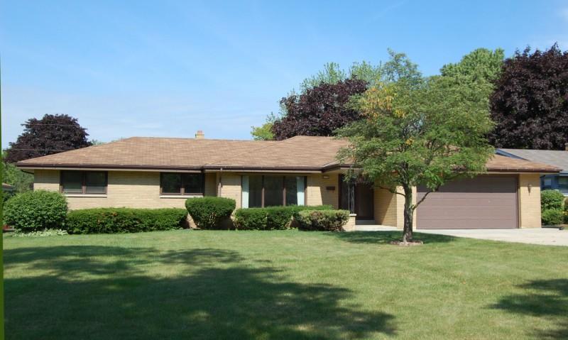 5473 N Dexter Ave., Glendale, WI 53209