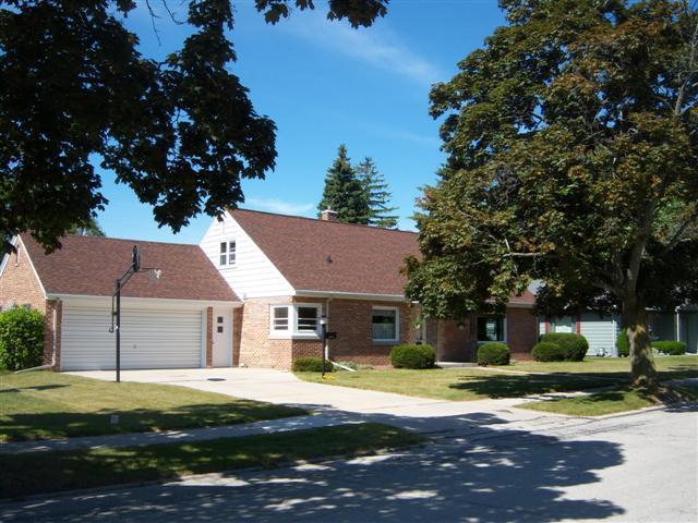 1523 Kuhl St., Manitowoc, WI 54220