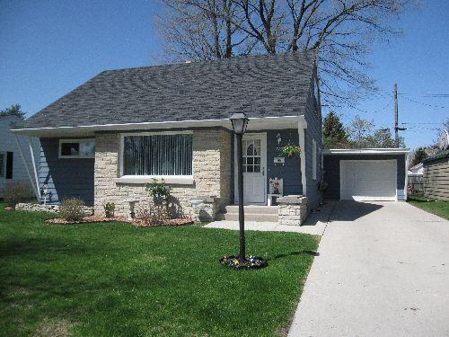 712 Mac Arthur Dr., Manitowoc, WI 54220