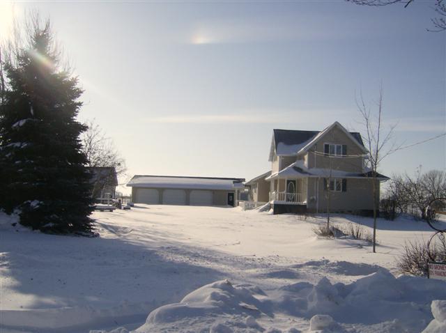 29 E Main St., Hilbert, WI 54129