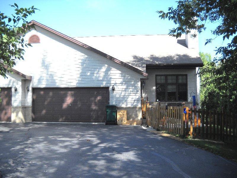 610 Ellys Way, Slinger, WI 53086