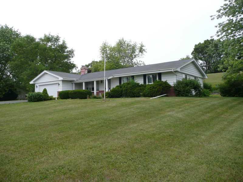 N2W27366 Arrowhead Tr., Waukesha, WI 53188