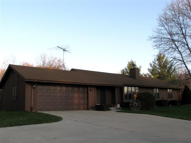 310 Kettle Ct., Slinger, WI 53086