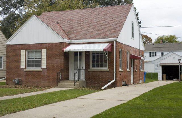 6034 N Shoreland Ave, Whitefish Bay, WI 53217