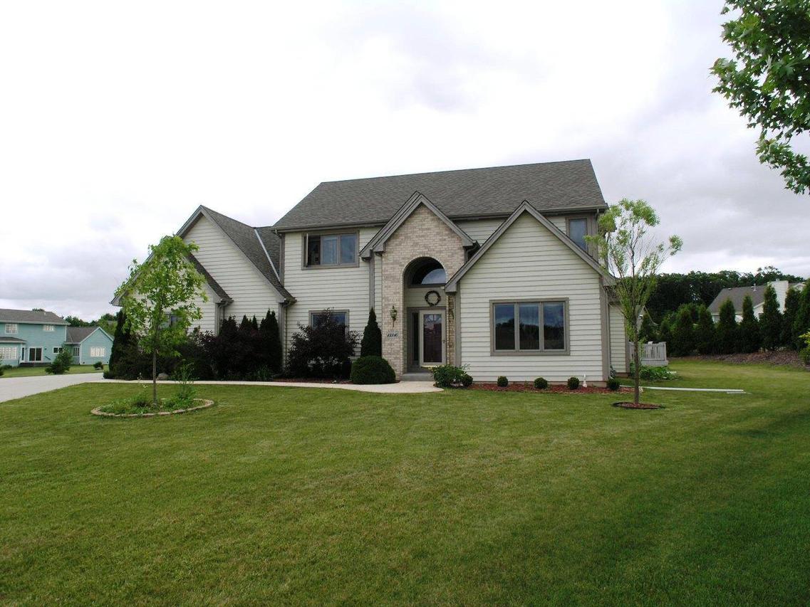 13310 W Crestwood Ct, New Berlin, WI 53151