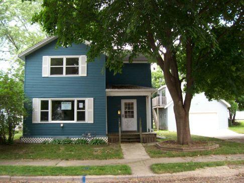 111 S Maple St, Oconomowoc, WI 53066