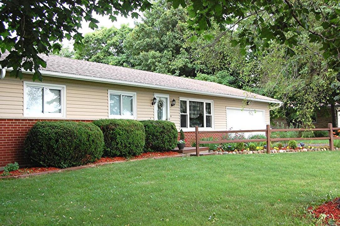 1119 Glenridge Ln, Elkhorn, WI 53121