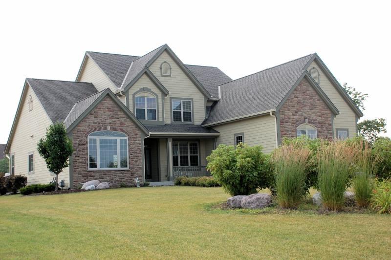 W177N5422 Legend Ct., Menomonee Falls, WI 53051