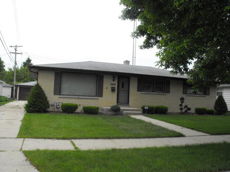 2310 26th St, Kenosha, WI 53140