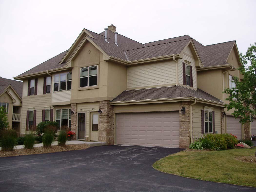 8613 S Deerwood Ln. #28, Franklin, WI 53132