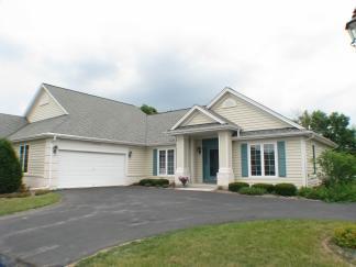 W233N3095 Oakmont Ct #B, Pewaukee, WI 53072