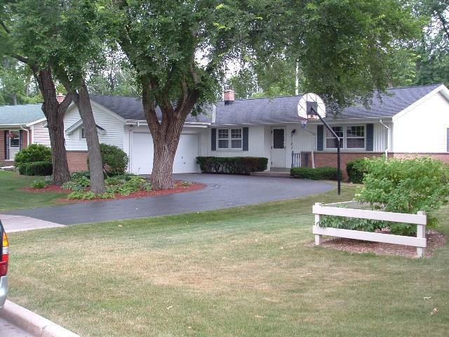 12123 W Diane Dr., Wauwatosa, WI 53226