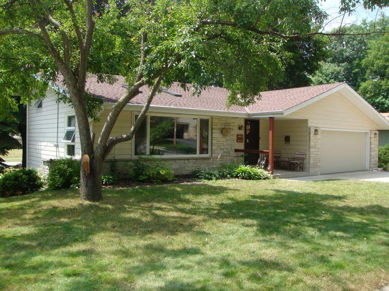 7035 Darnell Ln., Greendale, WI 53129