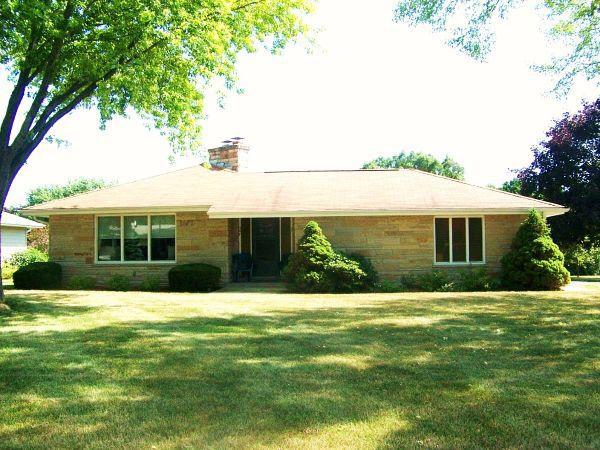 347 Macarthur Dr., Mukwonago, WI 53149