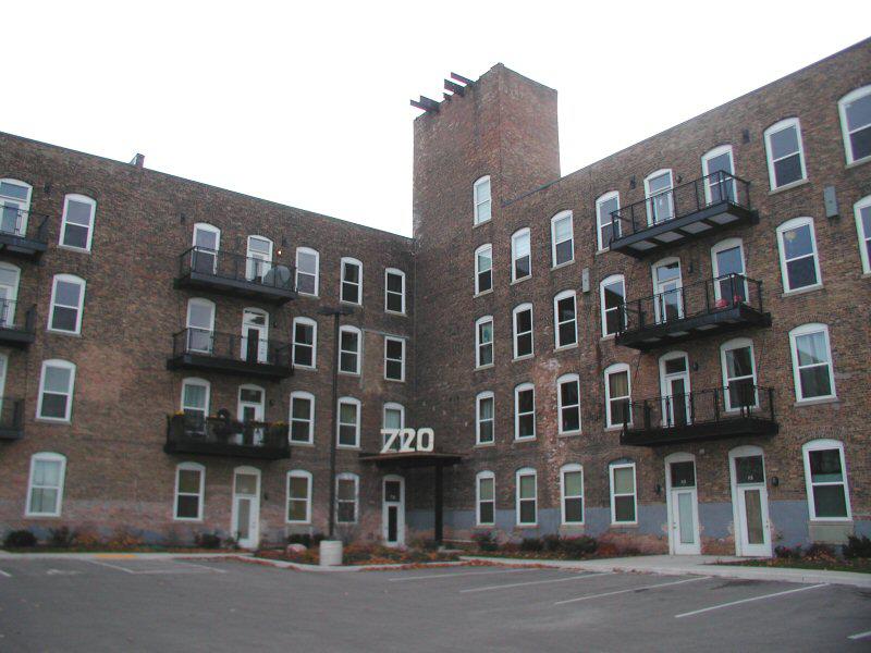 720 S Marquette St #417, Racine, WI 53403