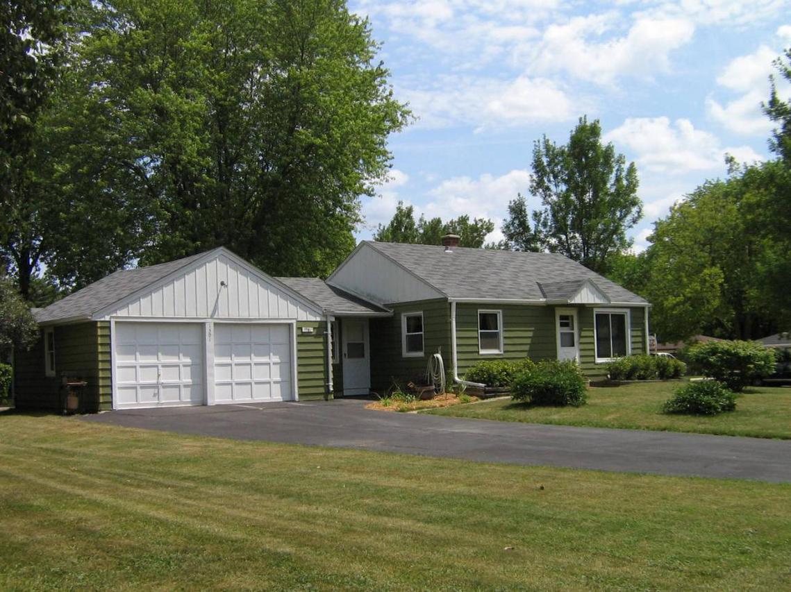 1301 N Grandview Blvd, Waukesha, WI 53188