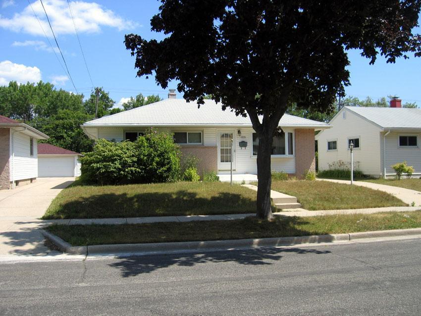 1808 W Salem St., Milwaukee, WI 53221