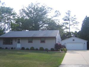 1609 S Sherwood Dr., New Berlin, WI 53151