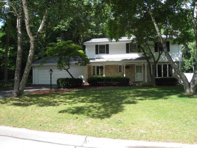 1208 Tanglewood Rd., Manitowoc, WI 54220