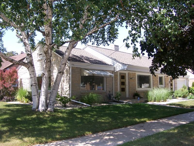 1106 N 15th St., Manitowoc, WI 54220