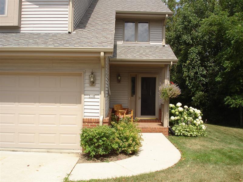 510 Frederick Ct, Oconomowoc, WI 53066